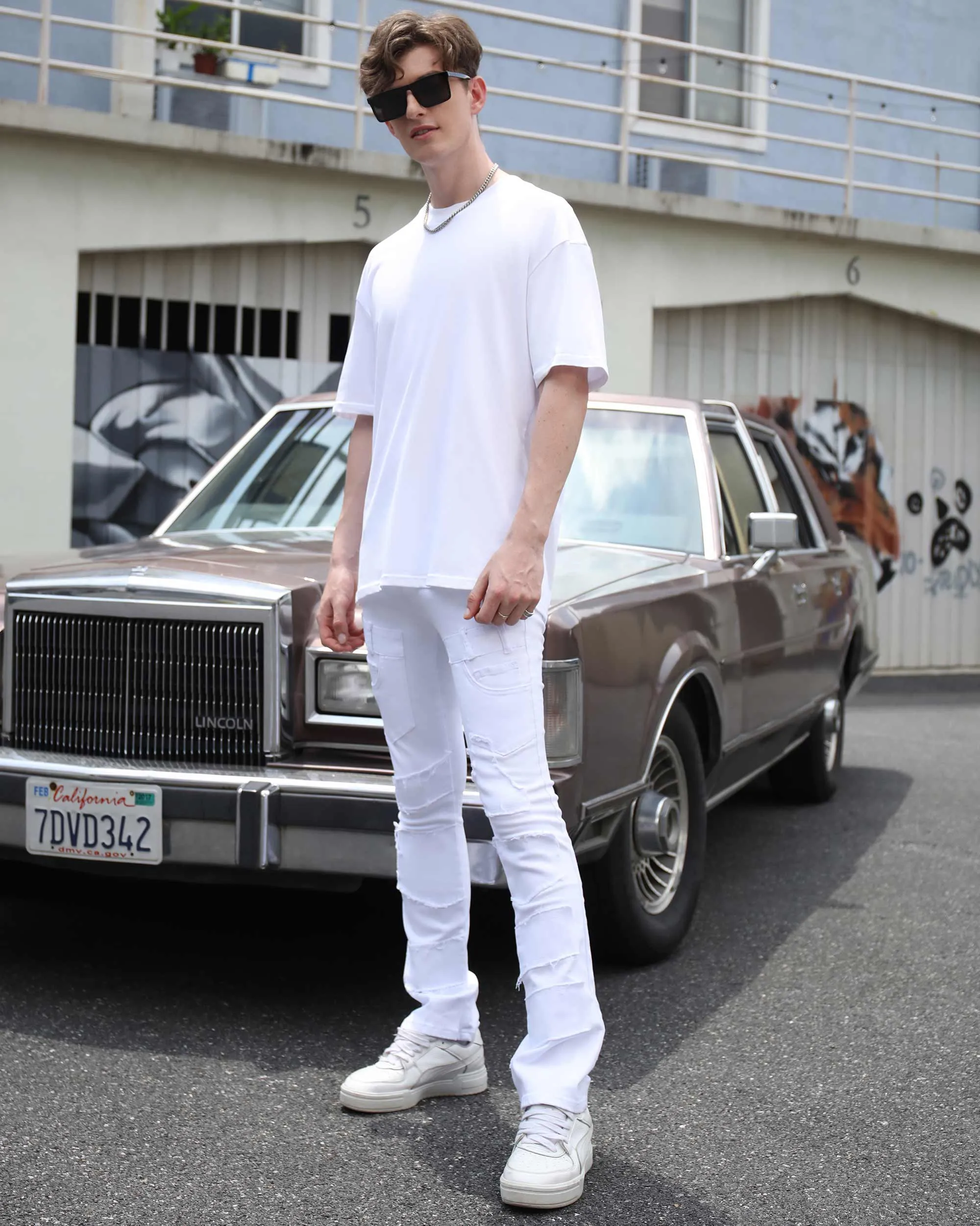 Vintage White Flared Jeans with Raw-Edged Accents