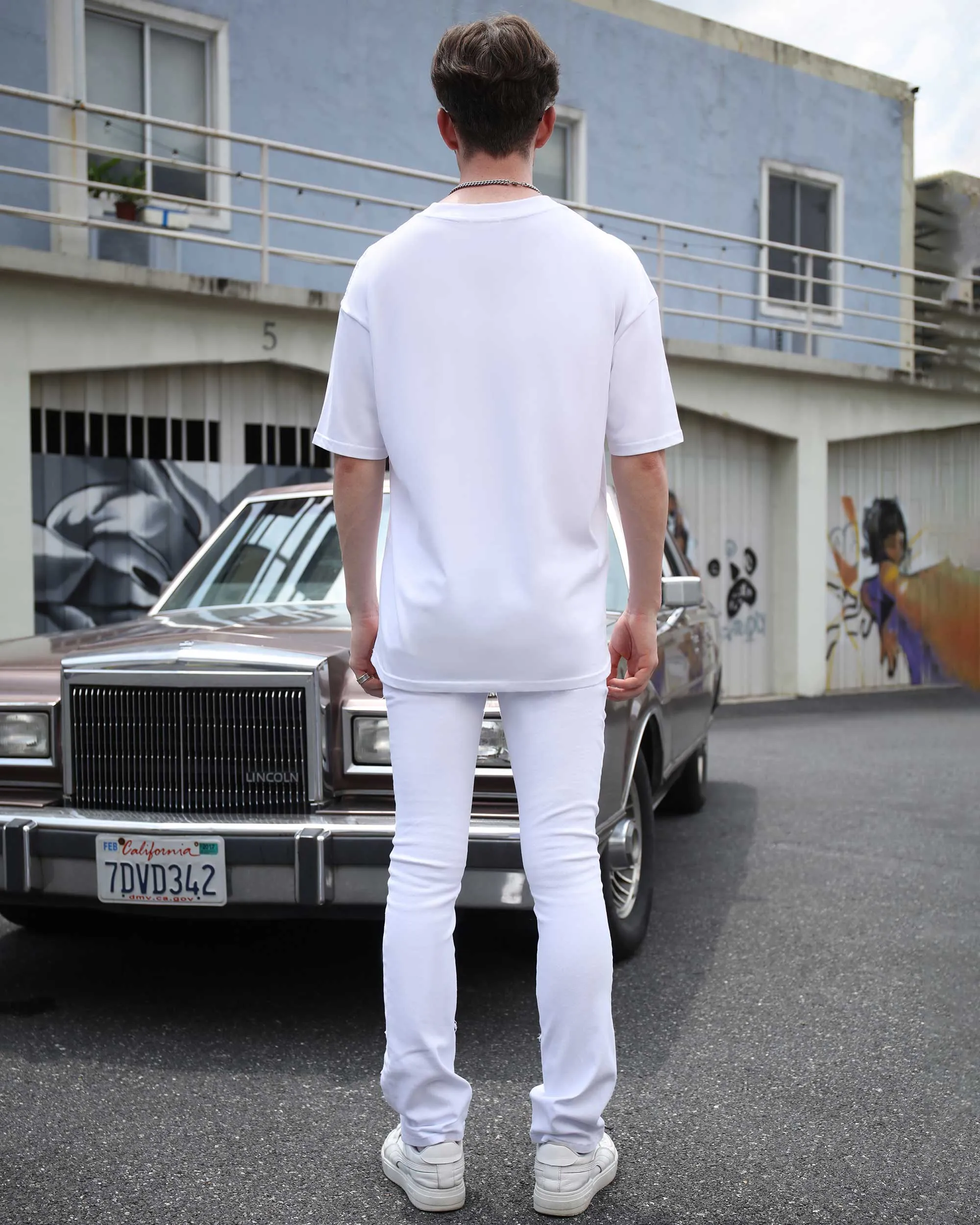 Vintage White Flared Jeans with Raw-Edged Accents